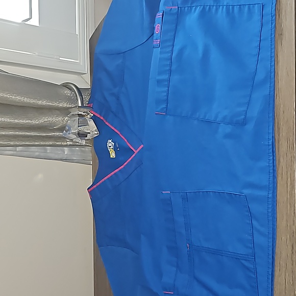 Blue scrub top - Picture 2 of 4